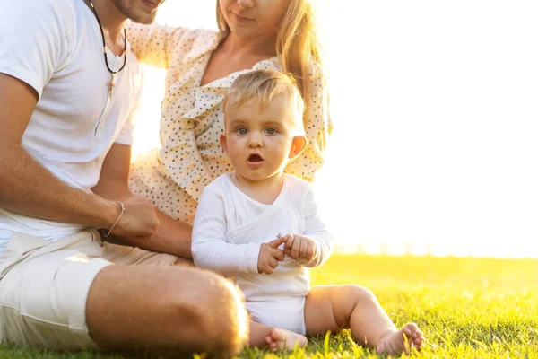 Happy family on tropical island at sunset playing with son — Stock Photo, Image