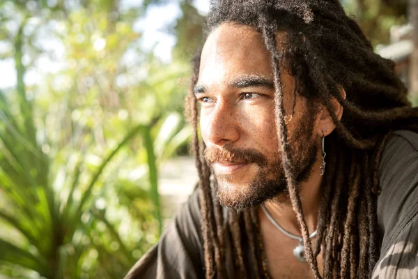 Handsome guy with dreadlocks on an island in thailand — Stock Photo, Image