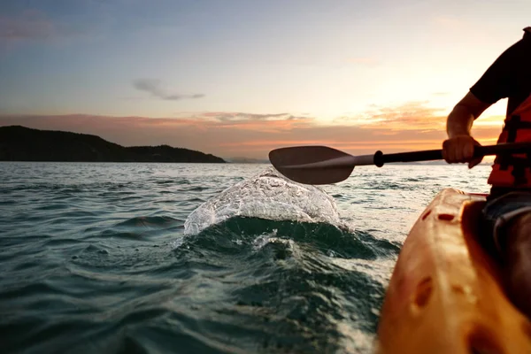 Rear View Kayaker Man Paddle Kayak Sunset Sea Kayaking Canoeing — Stock Photo, Image