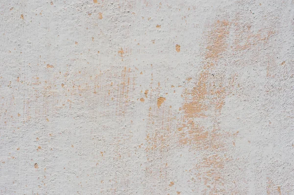 Beige-weißer strukturierter Hintergrund aus mehrschichtiger, abblätternder Farbe an der Wand. Grunge-Textur mit tiefem Muster — Stockfoto