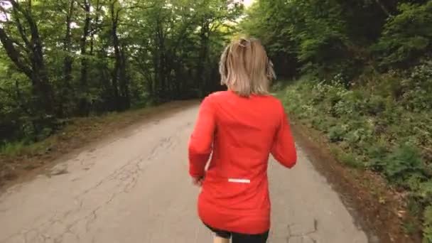 Running Girl Menina Loira Fazendo Esportes Livre Floresta Verão Visão — Vídeo de Stock