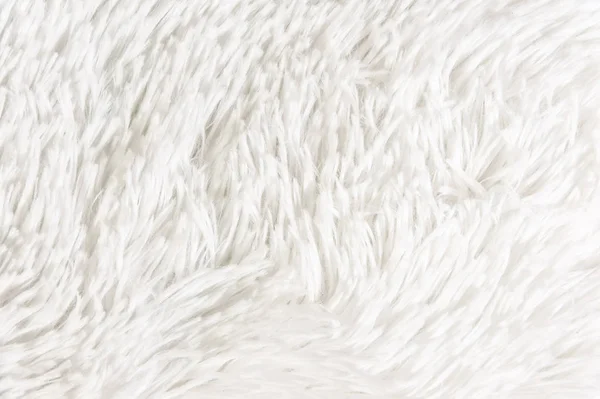 Flauschige Plaid aus Polyester mit einem langen Haufen grau. bequeme Heimtextilien. Hintergrund, Textur — Stockfoto