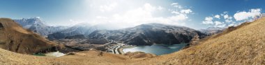 Panorama Manzara Kafkas Dağları arasında bir dağ Gölü