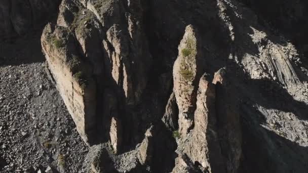 Aerial view of structured rocks with crumbling debris. Cellular rocks. Stone remains of silicon trees. Russia Northern Caucasus — Stock Video