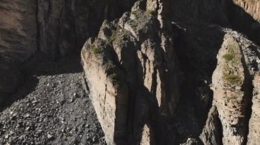 Havadan görünümü enkaz çökmekte ile yapılandırılmış taş. Hücresel kayalar. Taş silikon ağaçlarının kalır. Rusya Kuzey Kafkasya