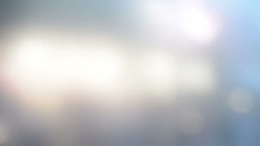 Arka plan bulanık görünümünün dumana cam windows toplu taşıma tramvay, sokaklarında akşam. Şehir ışıkları odak