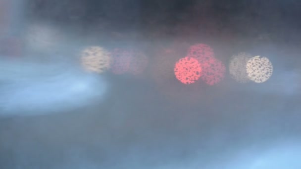 Streszczenie Tło Niewyraźne Widok Wieczór Ulice Zaparowanymi Oknami Linii Tramwajowej — Wideo stockowe