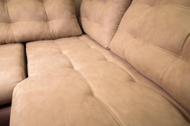 Odada bir pahalı bej Tekstil kanepe bir parçası bir close-up