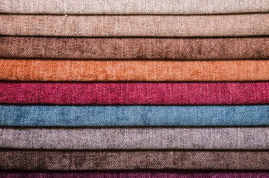 Mobilya ve giyim Döşeme renkli ve parlak kumaş örnekleri. Bir palet Tekstil soyut çizgiler farklı renkteki Close-up