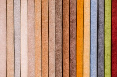 Mobilya ve giyim Döşeme renkli ve parlak kumaş örnekleri. Bir palet Tekstil soyut çizgiler farklı renkteki Close-up