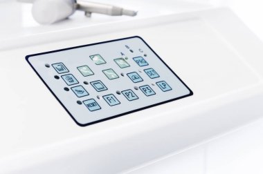 Close-up diş koltuğun üzerindeki düğmeler ile Denetim Masası