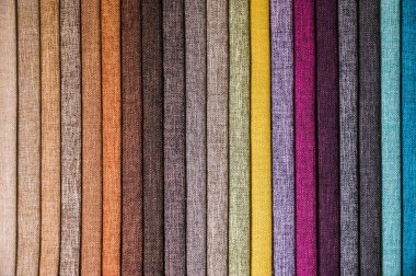 Mobilya ve giyim Döşeme renkli ve parlak kumaş örnekleri. Bir palet Tekstil soyut çizgiler farklı renkteki Close-up