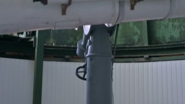 Eski çalışma güneş coronagraph güneş Gözlemevi ile bir açık görüş pencere kubbe altında yakından görmek güneşli bir günde