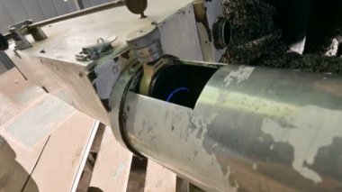 Yakın çekim A profesyonel mühendis gözlemci bir güneş coronagraph güneş Gözlemevi bir teleskop ile çalışıyor. Bilim adamları tarafından güneş Corona bilimsel gözlem