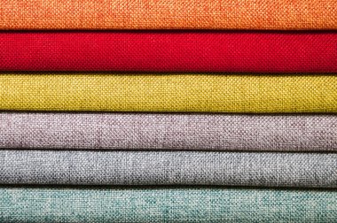 Soyut hacimli arka plan tekstil mobilya döşemelerinin çok renkli yatay çizgileri. Ev konforu