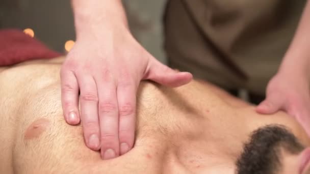 Professional massage for men. Chest. Pectoral muscle treatment and healing rehabilitation of athletes after injuries — Stock Video