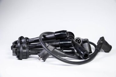 İçten yanmalı motor için yeni parçalar. Kablo ayarlı buji