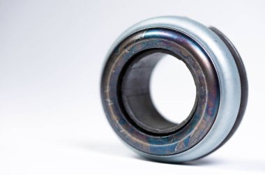 Gri arkaplanda otomatik yeni debriyaj sürümü