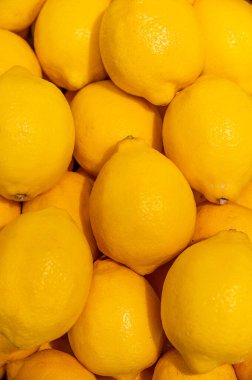 Yakın çekim, olgun sarı limonlar arka plan veya doku. Limon Hasadı, Birçok Sarı Limon