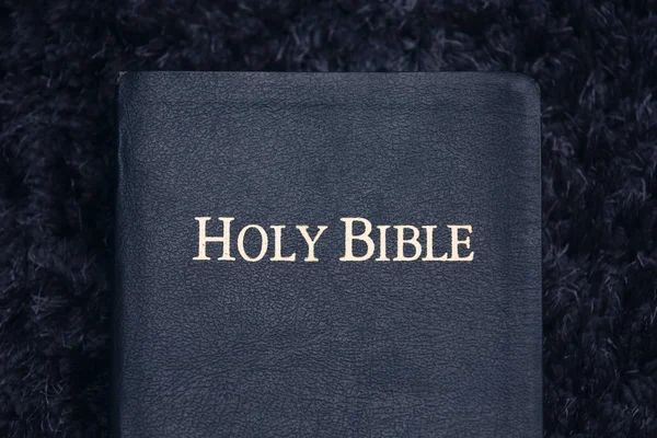 İncil'de üstten görünüm karanlık doku