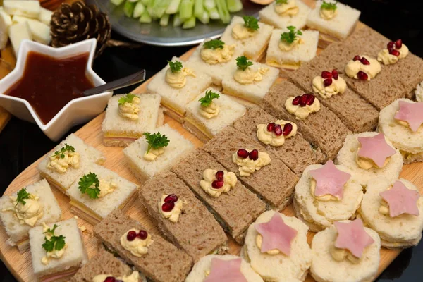 Comida Deliciosa Dedo Partido Com Decorações Festivas — Fotografia de Stock