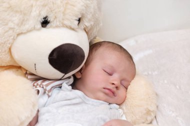 Bebek Çocuk Büyük Teddy Bear ile Uyku
