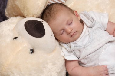 Bebek Çocuk Büyük Teddy Bear ile Uyku