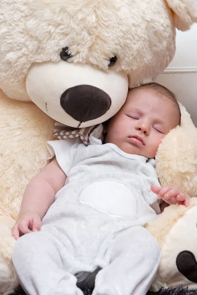 Baby Boy Sleeping with Big Teddy Bear — Stock Photo, Image
