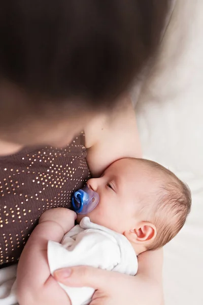 Mother Lovingly Holding her Newborn Baby Tight — Stock Photo, Image