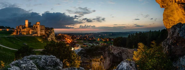 Noc Panorama Ruinami Średniowiecznego Zamku Ogrodzieniec Zamek Podzamcze Polska Zamek — Zdjęcie stockowe