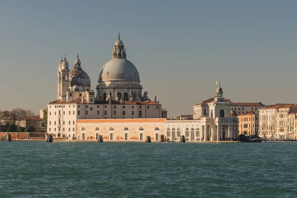 Venice Venice ランドマークの美しい日当たりの良いビュー プンタ デッラ ドガーナ夕暮れ時 ヴェネツィア イタリア — ストック写真