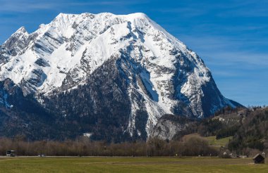 Güzel bir gün boyunca Grimming dağ bahar-Styria (Steiermark).
