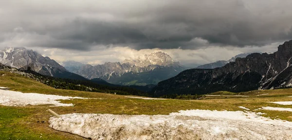Passo Giau Ile Lkbahar Manzarası Cortina Ampezzo Alps Dolomitler Dağları — Stok fotoğraf