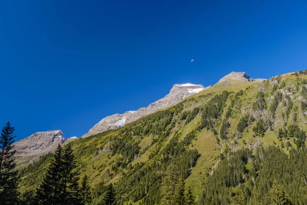 オーストリアアルプスの山頂 ホーエ トゥアン国立公園への素晴らしい眺め 絵のように美しいシーン ヨーロッパ オーストリア カプランの素敵な小さな都市の近く — ストック写真