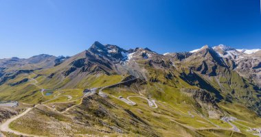 Grossglockner High Alpine Yolu, (Grossglockner-Hochalpenstrasse). Avusturya 'nın Avusturya Alplerinde yüksek dağ geçidi yolu.