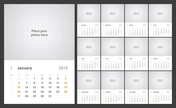 Projeto do calendário para 2019. Conjunto de 12 páginas de calendário modelo de impressão de design vetorial com lugar para foto . — Vetor de Stock