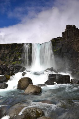 Thingvellier Milli Parkı İzlanda'daki oxarafoss şelale