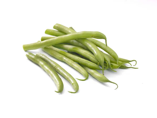 一堆绿色的法国豆子在白色背景上 — 图库照片