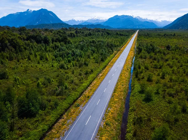 Vista Aérea Carretera Asfaltada Carretera Austral Cerca Del Pueblo Chaiten — Foto de Stock