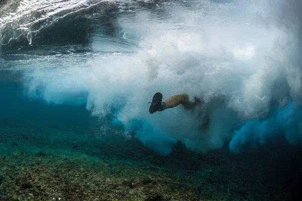 Colpo Subacqueo Del Surfista Durante Spazzare — Foto Stock