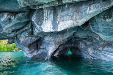 General Carrera Gölü üzerindeki mermer mağaralar, Patagonya, Şili