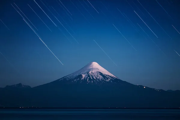 Volcán Osorno Cielo Estrellado Con Senderos Chile — Foto de Stock