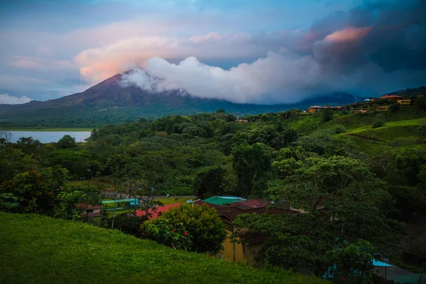 Sopka Arenalu Pokrytá Mraky Během Západu Slunce Kostarika — Stock fotografie