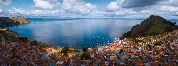 Flygfoto Över Sjön Titicaca Och Staden Copacobana Den Soliga Lugna — Stockfoto