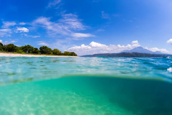 Plage Tropicale Sur Bali Split Shot Avec Vue Sous Marine — Photo