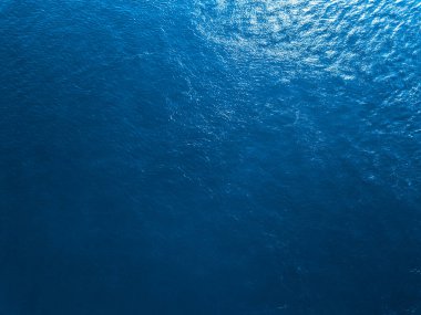 mavi deniz yüzeyi hava görüntüsü