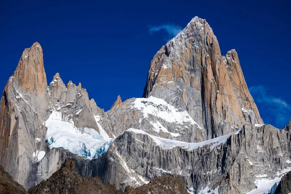 Góra Fitz Roy Słoneczny Dzień Patagonia Argentyna — Zdjęcie stockowe