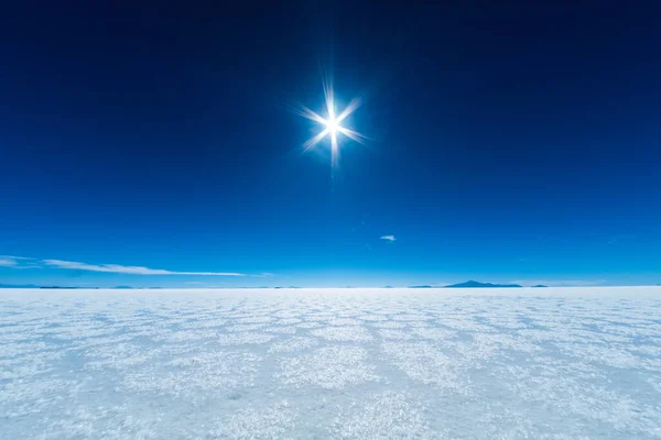 Salar Uyuni Salt Platt Med Salt Mönster Och Blå Klar — Stockfoto