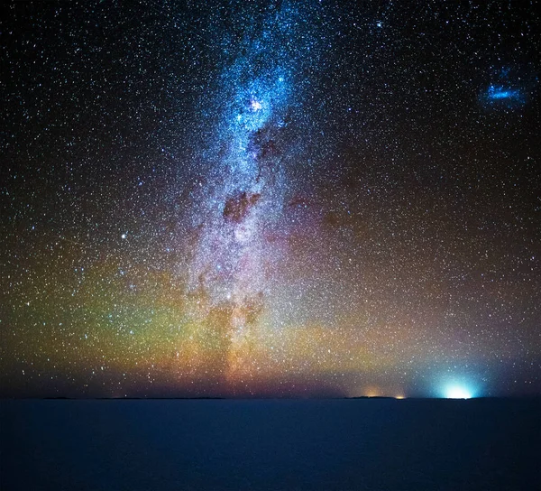 Cielo Estrellado Nocturno Sobre Salar Uyuni Bolivia Imagen Contiene Algo — Foto de Stock