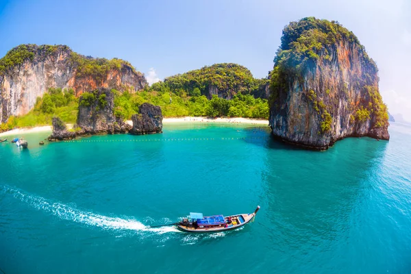 Traditionelles Thailändisches Langschwanzboot Bewegt Sich Vor Der Insel Hong Und — Stockfoto